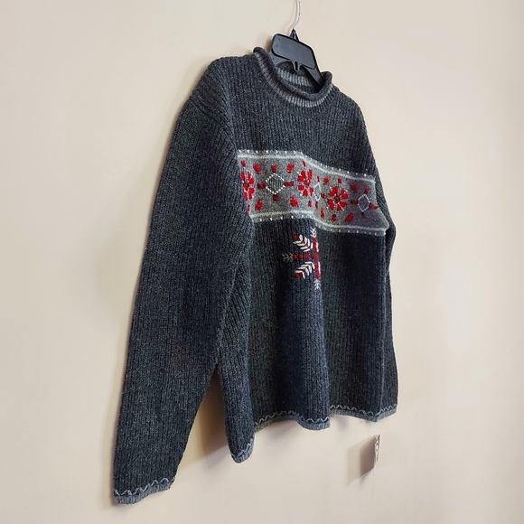 Woolrich wool snowflake sweater Gray white and red Size Medium - Picture 2 of 10